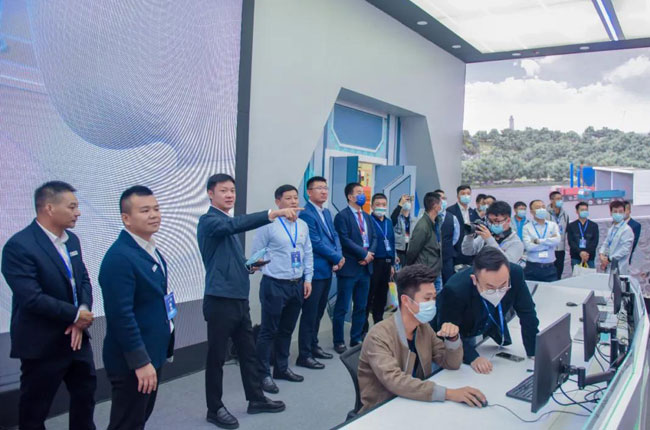 張治民董事長為東升實業導介紹公司EPCO業務模塊 張治民董事長為東升實業導介紹公司EPCO業務模塊