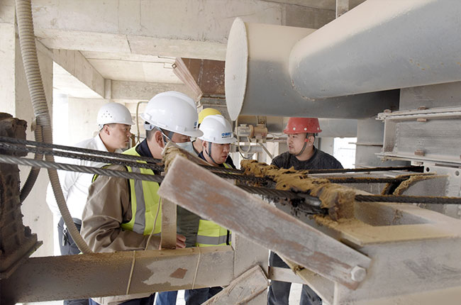 中譽鼎力售后服務人員現場排查設備使用情況