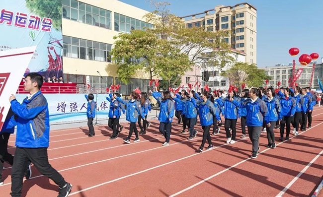 中譽鼎力方隊參加衛輝市民運動會開幕儀式