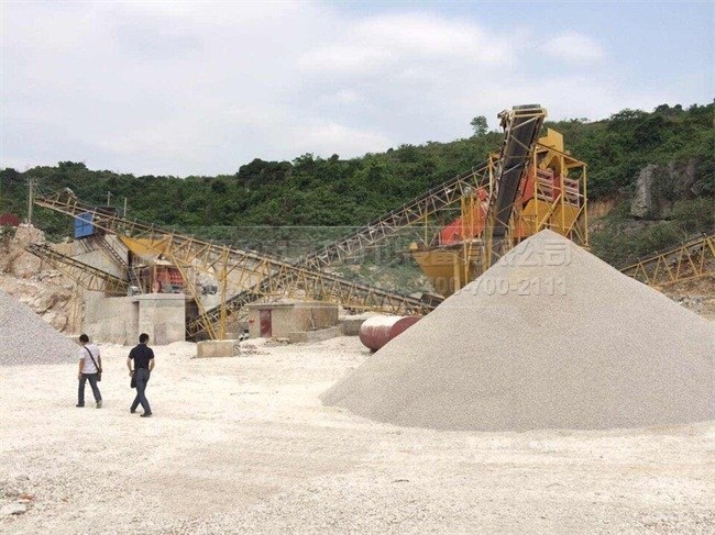 廣西桂林時(shí)產(chǎn)300噸石料生產(chǎn)線(xiàn)現(xiàn)場(chǎng)
