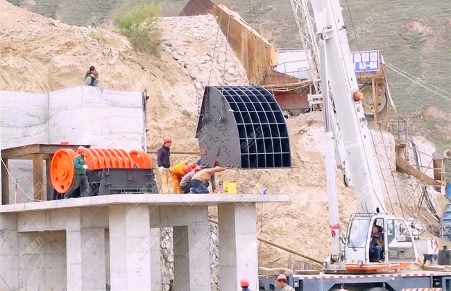 破碎機(jī)安裝現(xiàn)場(chǎng)