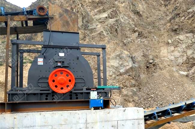 硬巖破碎機在砂巖礦山加工現場