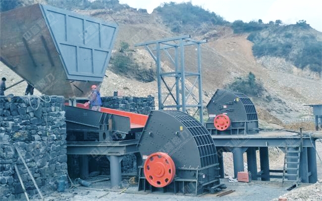 喂料斗和喂料機安裝現場