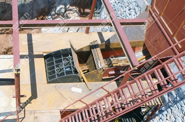 破碎生產線上的喂料場景