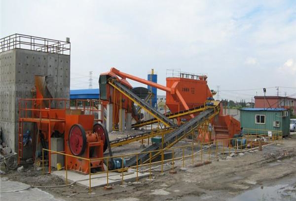 顎式破碎機現(xiàn)場