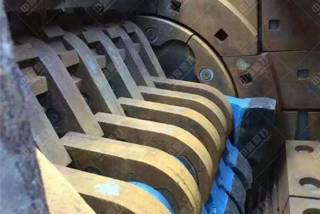 錘式碎沙機內部