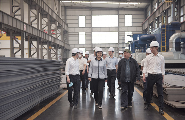 河南省人才工作任務(wù)督查調(diào)研組參觀中譽(yù)鼎力智能化一體生產(chǎn)車(chē)間