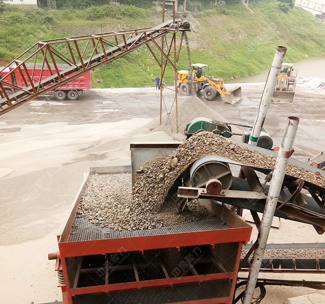 鵝卵石制沙生產線現場
