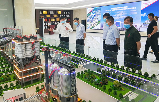 張治民董事長介紹中譽鼎力循環(huán)建材產(chǎn)業(yè)園建設理念及實踐