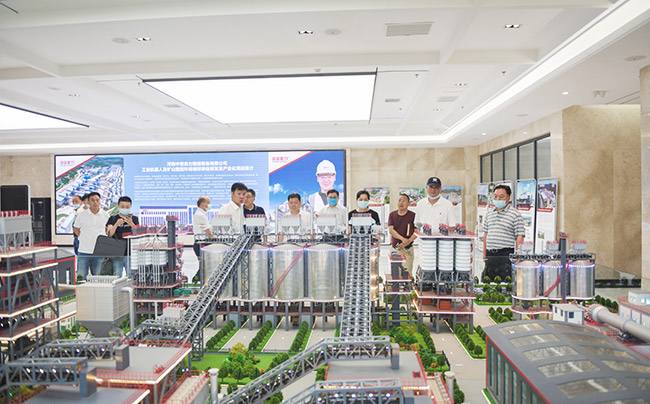 張治民董事長介紹多位一體循環建材產業園項目建設理念