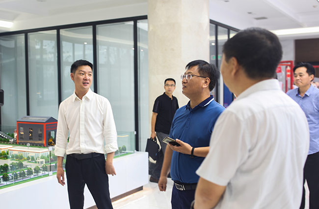 張治民董事長介紹多位一體循環建材產業園項目建設理念