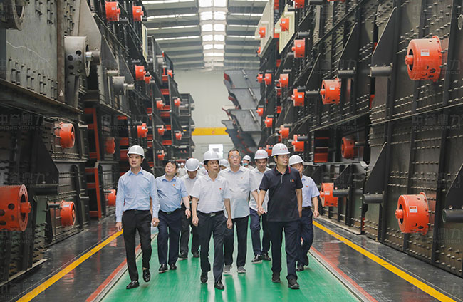參觀中譽(yù)鼎力一體化生產(chǎn)車間